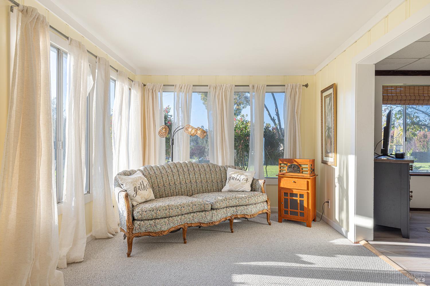 Detail Gallery Image 9 of 47 For 710 Old Adobe Rd, Petaluma,  CA 94954 - 3 Beds | 1/1 Baths