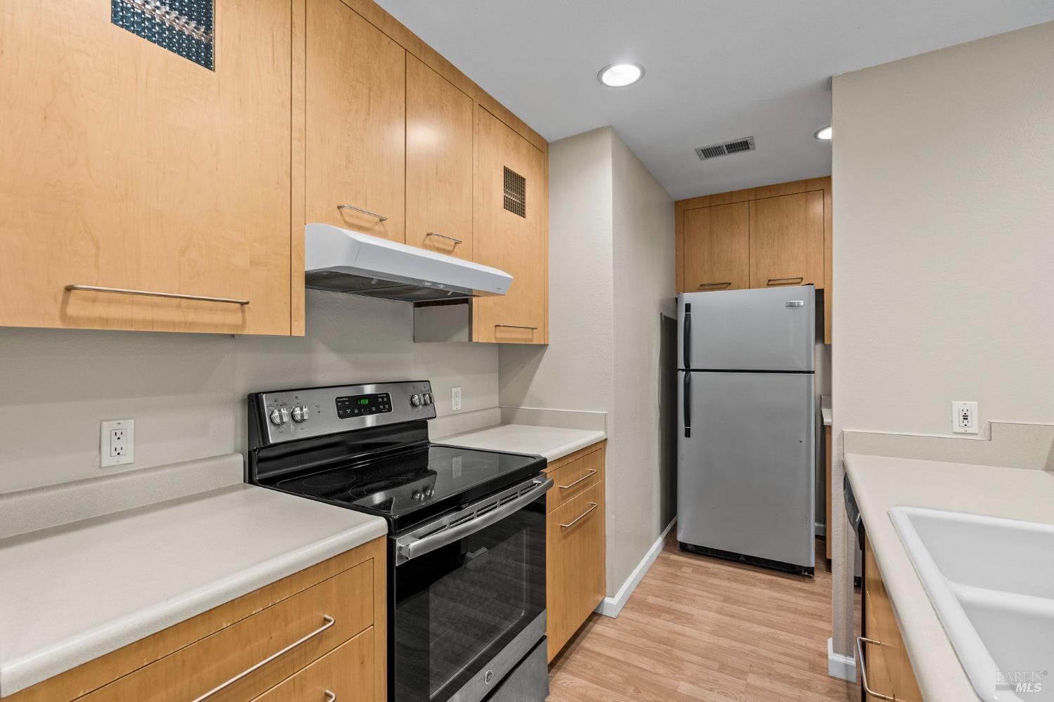 Detail Gallery Image 5 of 35 For 141 Vineyard Cir, Yountville,  CA 94599 - 2 Beds | 2 Baths