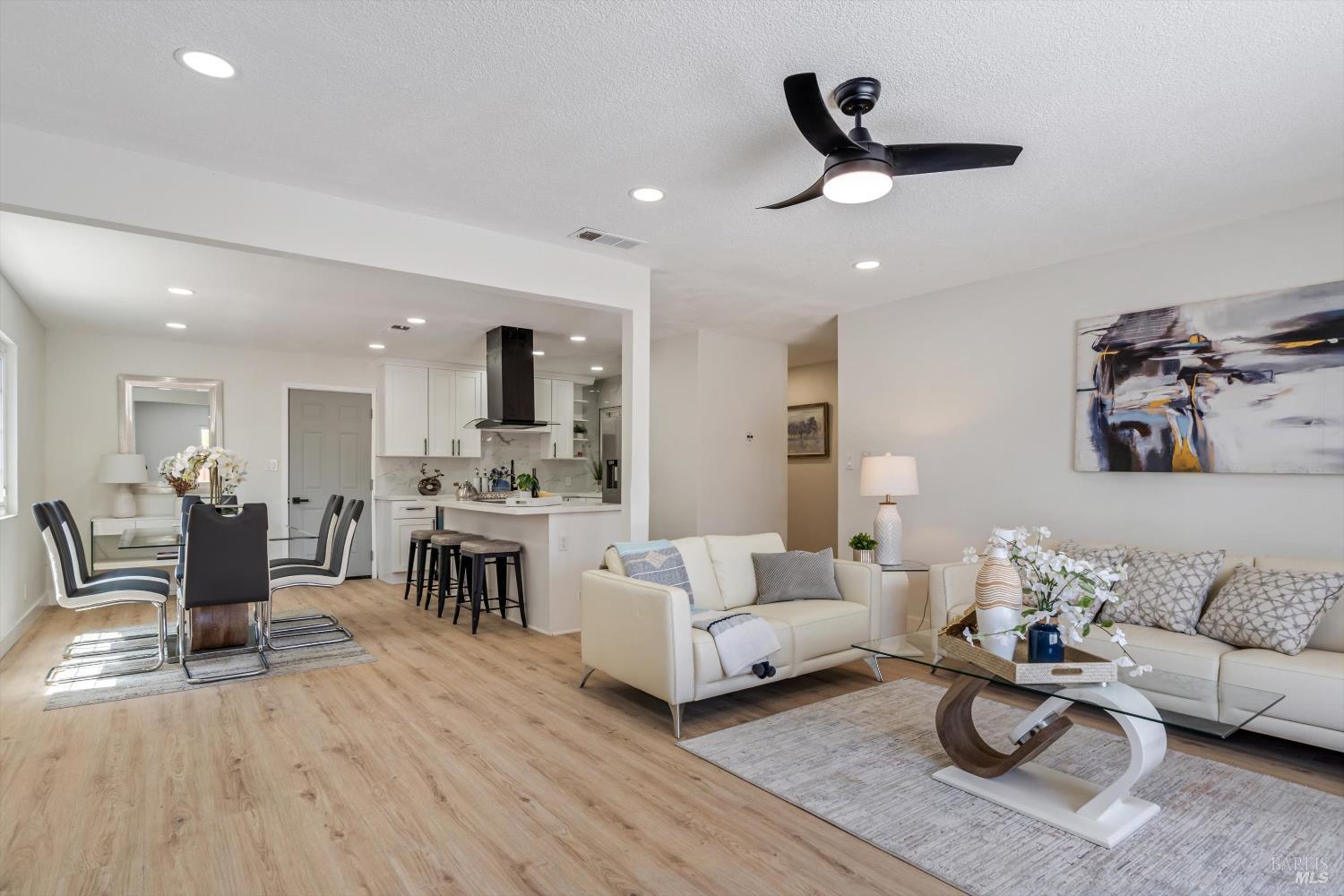 Detail Gallery Image 5 of 22 For 2117 Elliott Dr, American Canyon,  CA 94503 - 4 Beds | 2 Baths