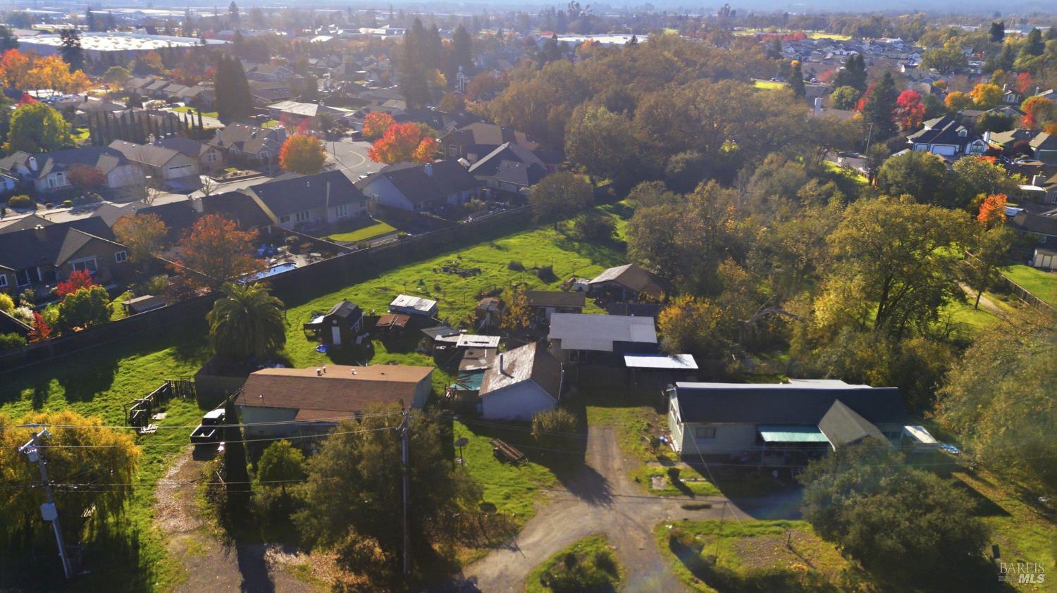 Detail Gallery Image 4 of 16 For 6283 Old Redwood Hwy, Santa Rosa,  CA 95403 - 4 Beds | 3 Baths