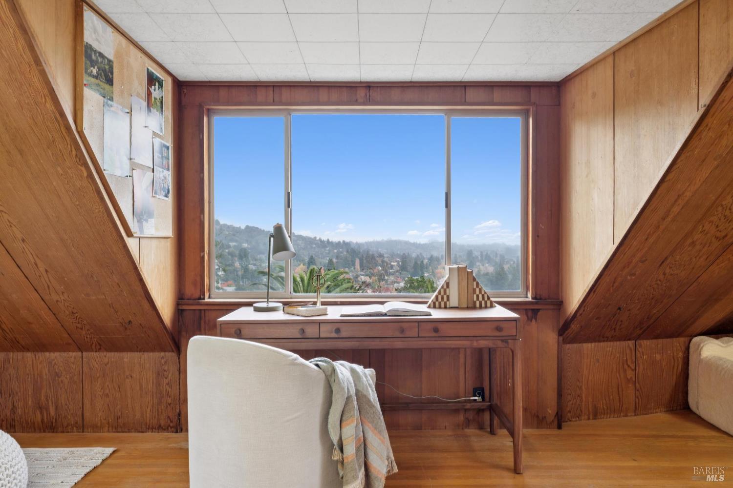 Detail Gallery Image 4 of 35 For 15 Tamalpais Ave, Mill Valley,  CA 94941 - 5 Beds | 2/1 Baths