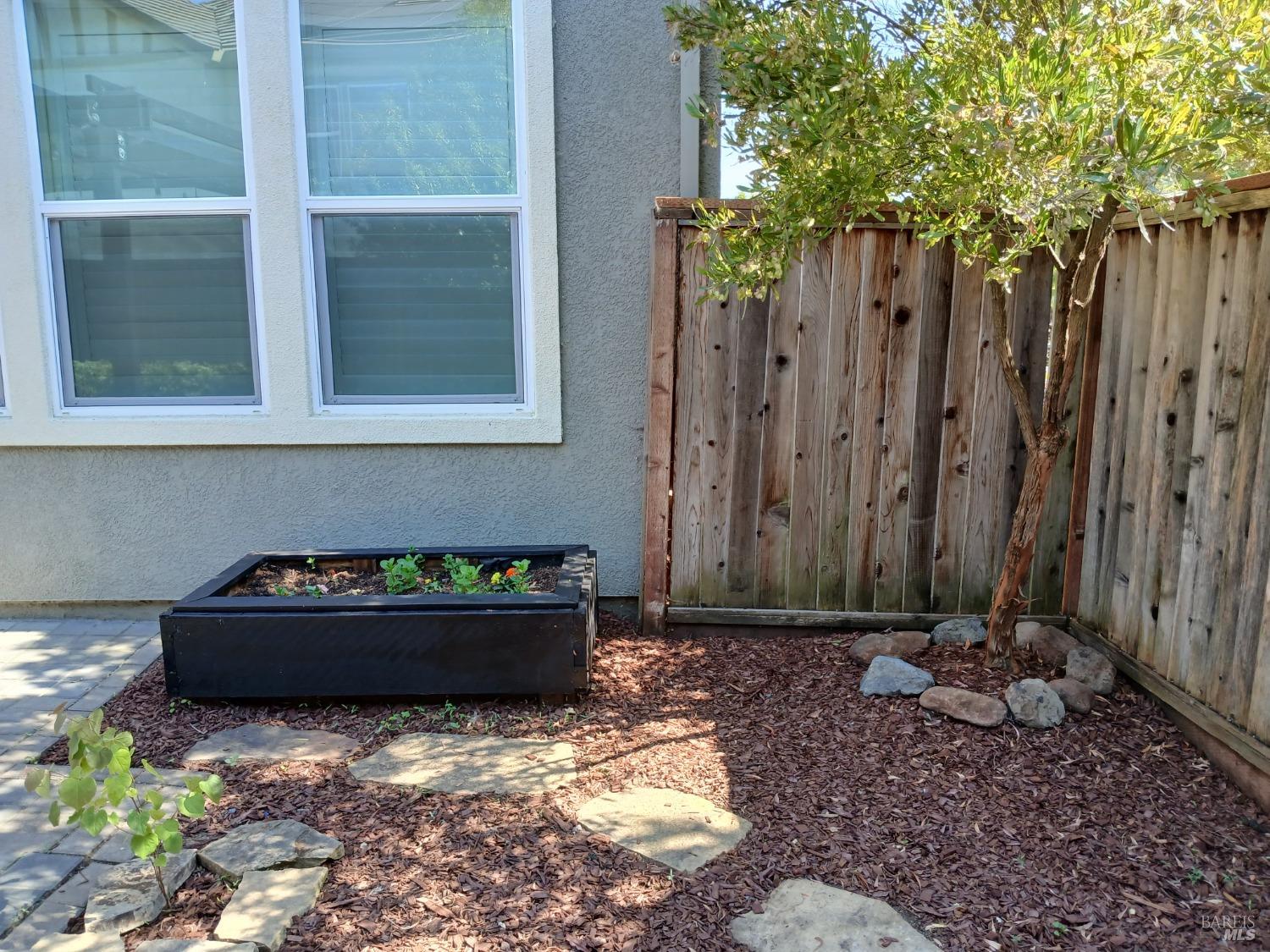 Detail Gallery Image 23 of 24 For 2022 Verbena Dr, Santa Rosa,  CA 95404 - 3 Beds | 2/1 Baths