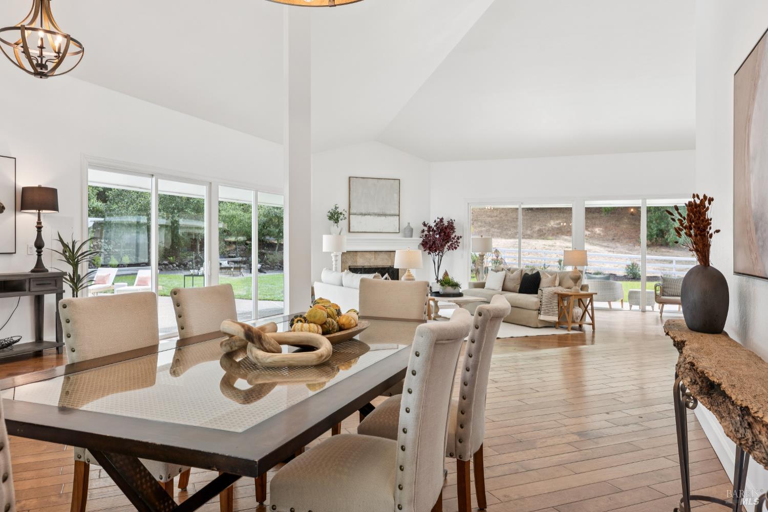 Detail Gallery Image 5 of 41 For 155 H Ln, Novato,  CA 94945 - 4 Beds | 4/1 Baths