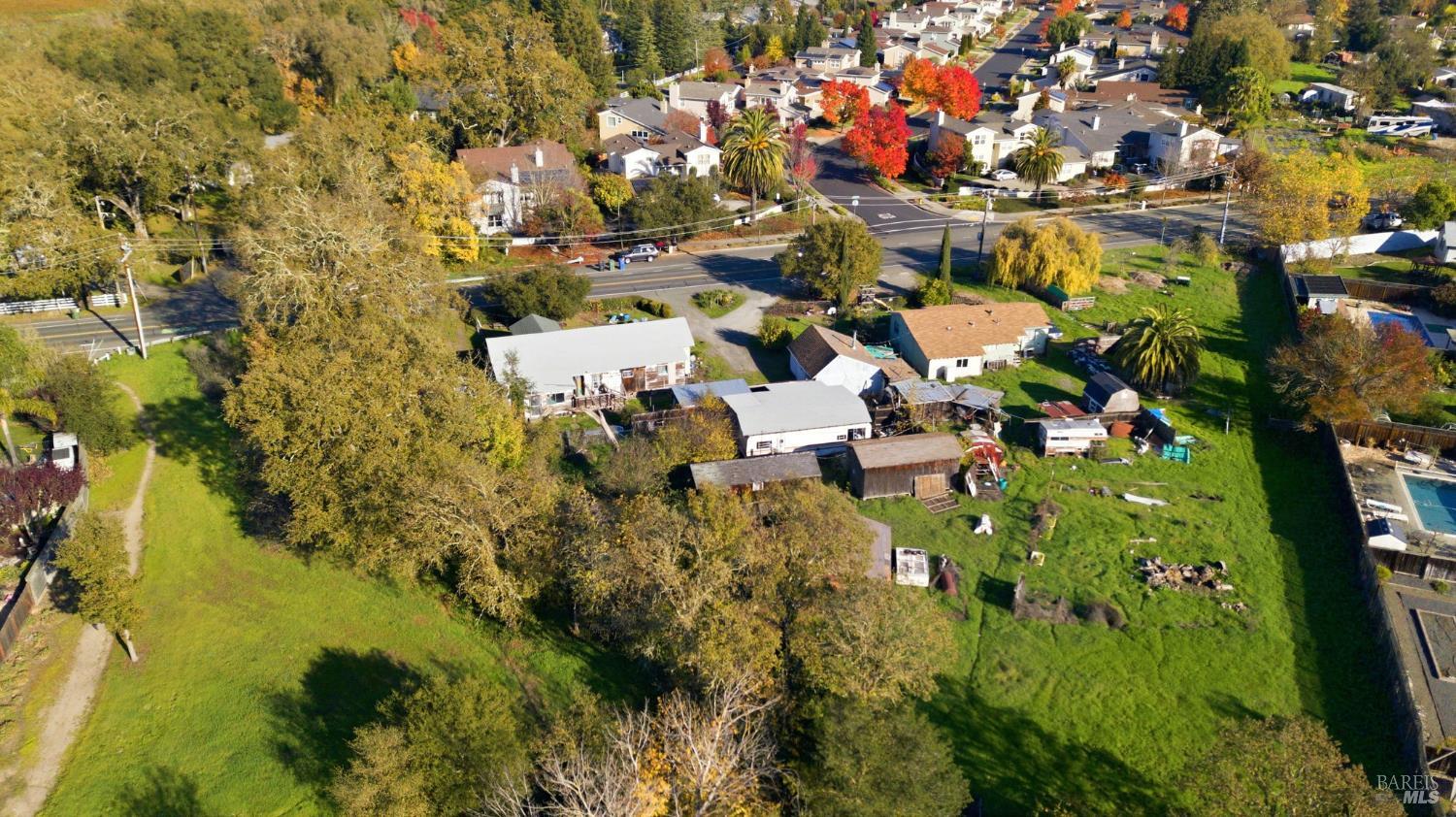 Detail Gallery Image 12 of 16 For 6283 Old Redwood Hwy, Santa Rosa,  CA 95403 - 4 Beds | 3 Baths