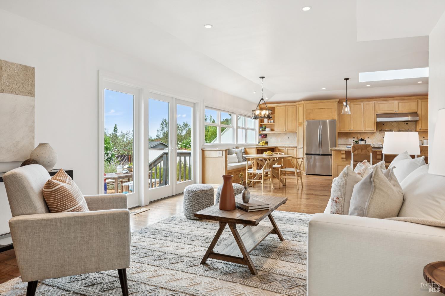 Detail Gallery Image 7 of 41 For 155 H Ln, Novato,  CA 94945 - 4 Beds | 4/1 Baths