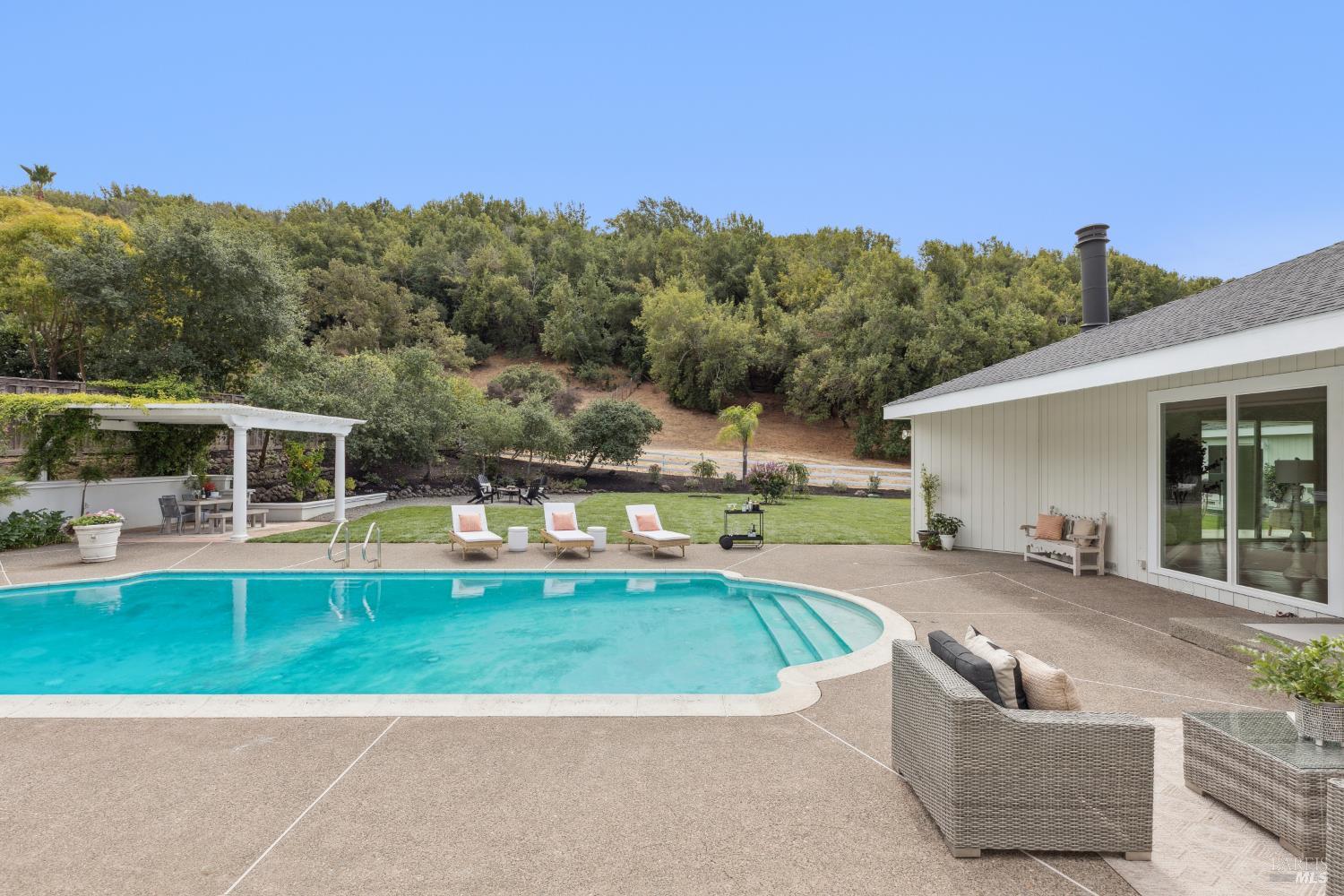 Detail Gallery Image 26 of 41 For 155 H Ln, Novato,  CA 94945 - 4 Beds | 4/1 Baths