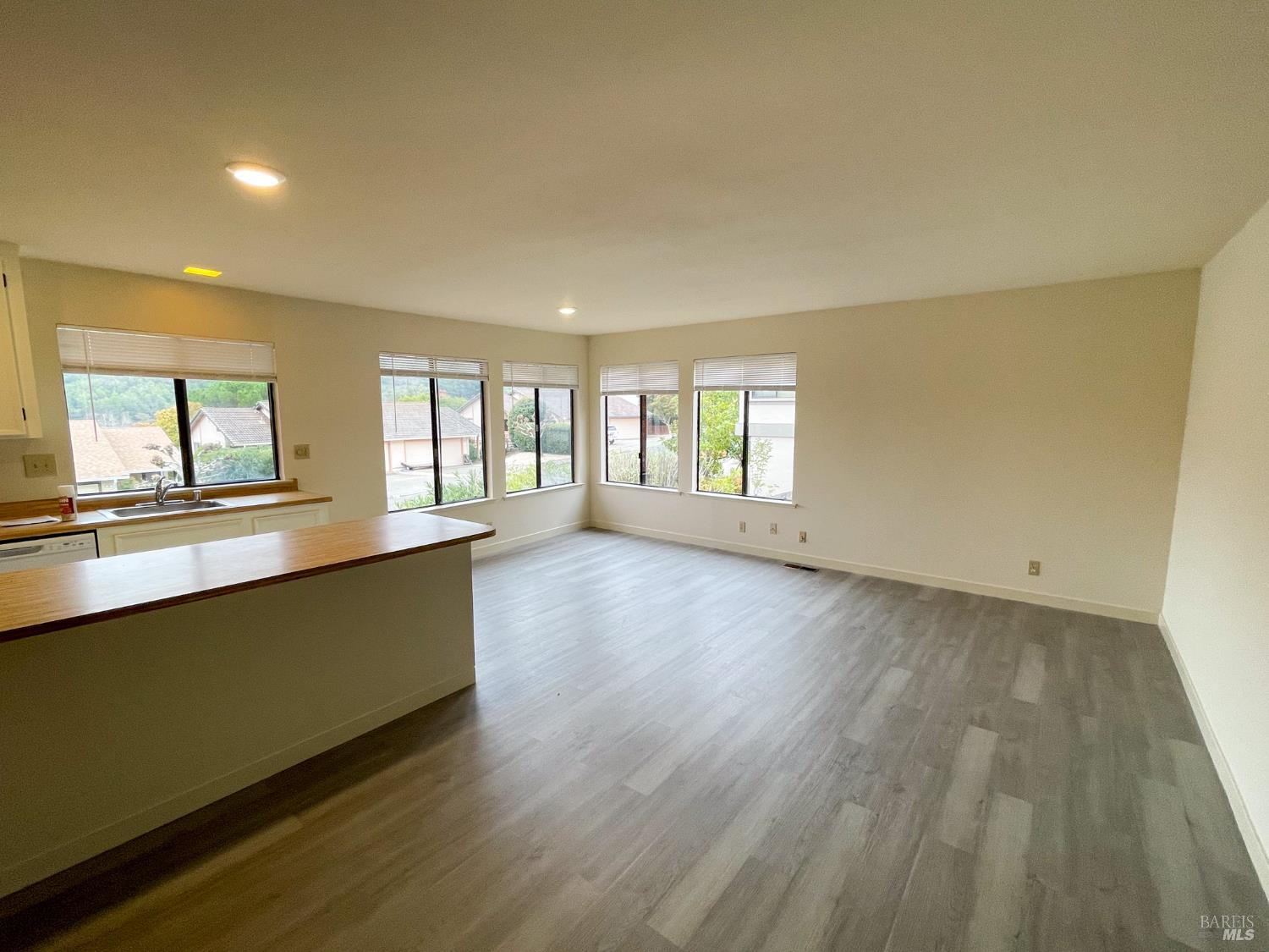 Detail Gallery Image 23 of 47 For 28 Shannon Ct, Novato,  CA 94949 - 4 Beds | 2 Baths