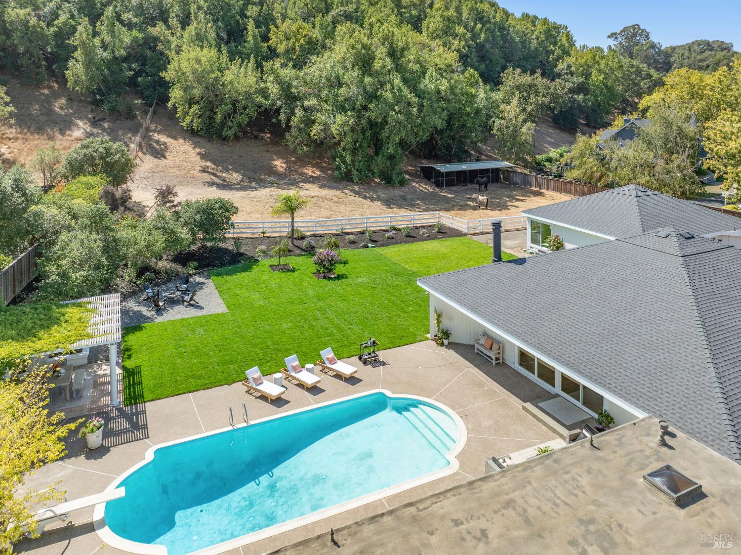 Detail Gallery Image 3 of 41 For 155 H Ln, Novato,  CA 94945 - 4 Beds | 4/1 Baths