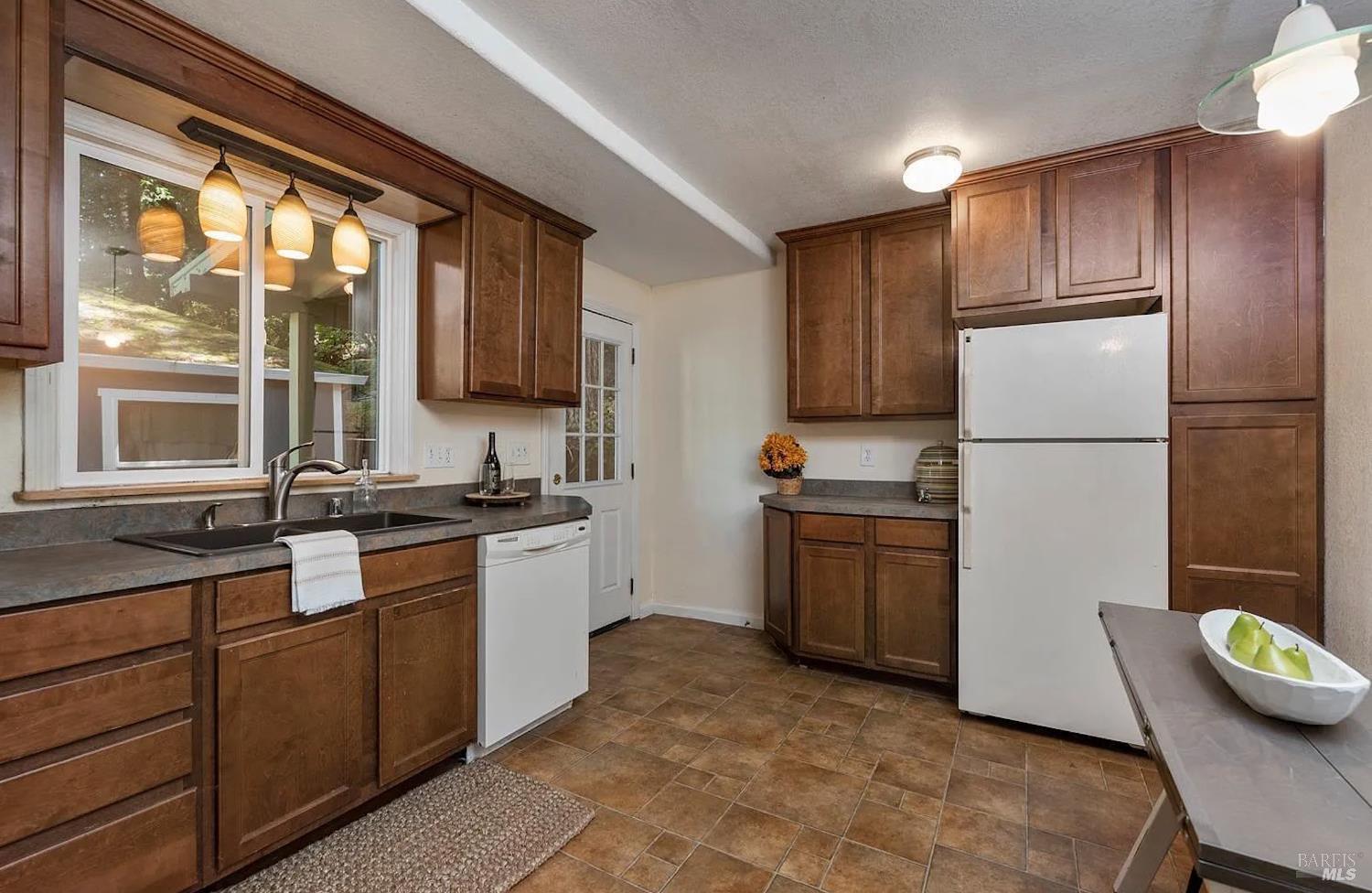 Detail Gallery Image 8 of 40 For 12060 Hwy 116 Hwy, Guerneville,  CA 95446 - 2 Beds | 1 Baths