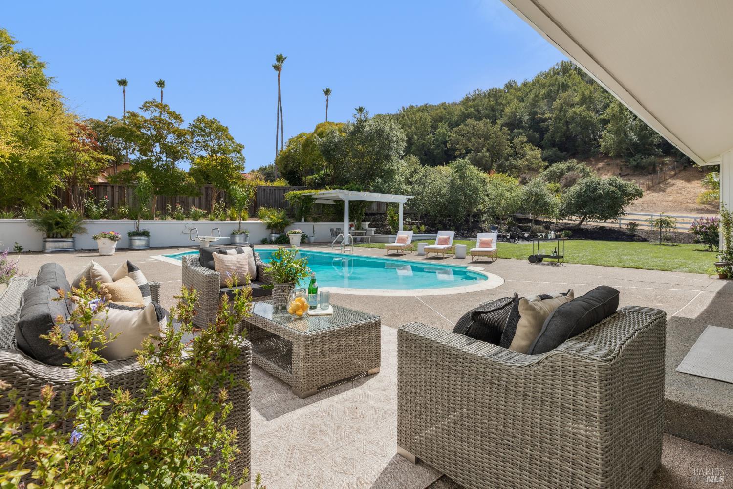 Detail Gallery Image 28 of 41 For 155 H Ln, Novato,  CA 94945 - 4 Beds | 4/1 Baths