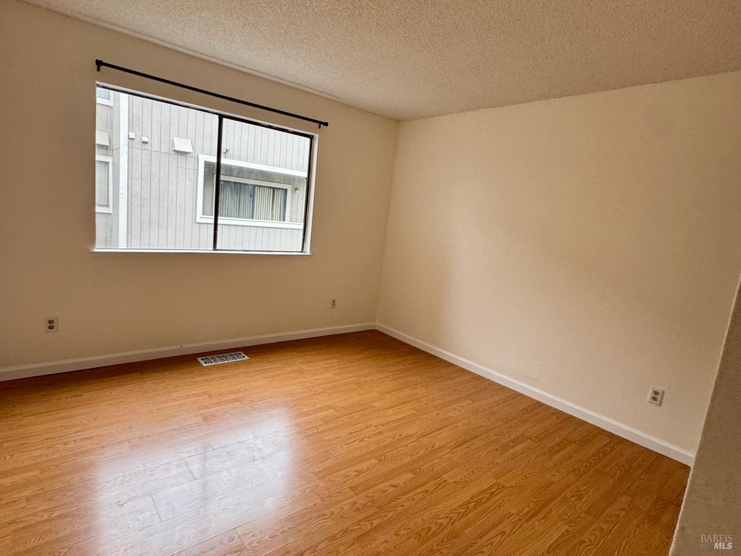 Detail Gallery Image 9 of 12 For 2890 Redwood Pkwy #6-1,  Vallejo,  CA 94591 - 2 Beds | 2 Baths