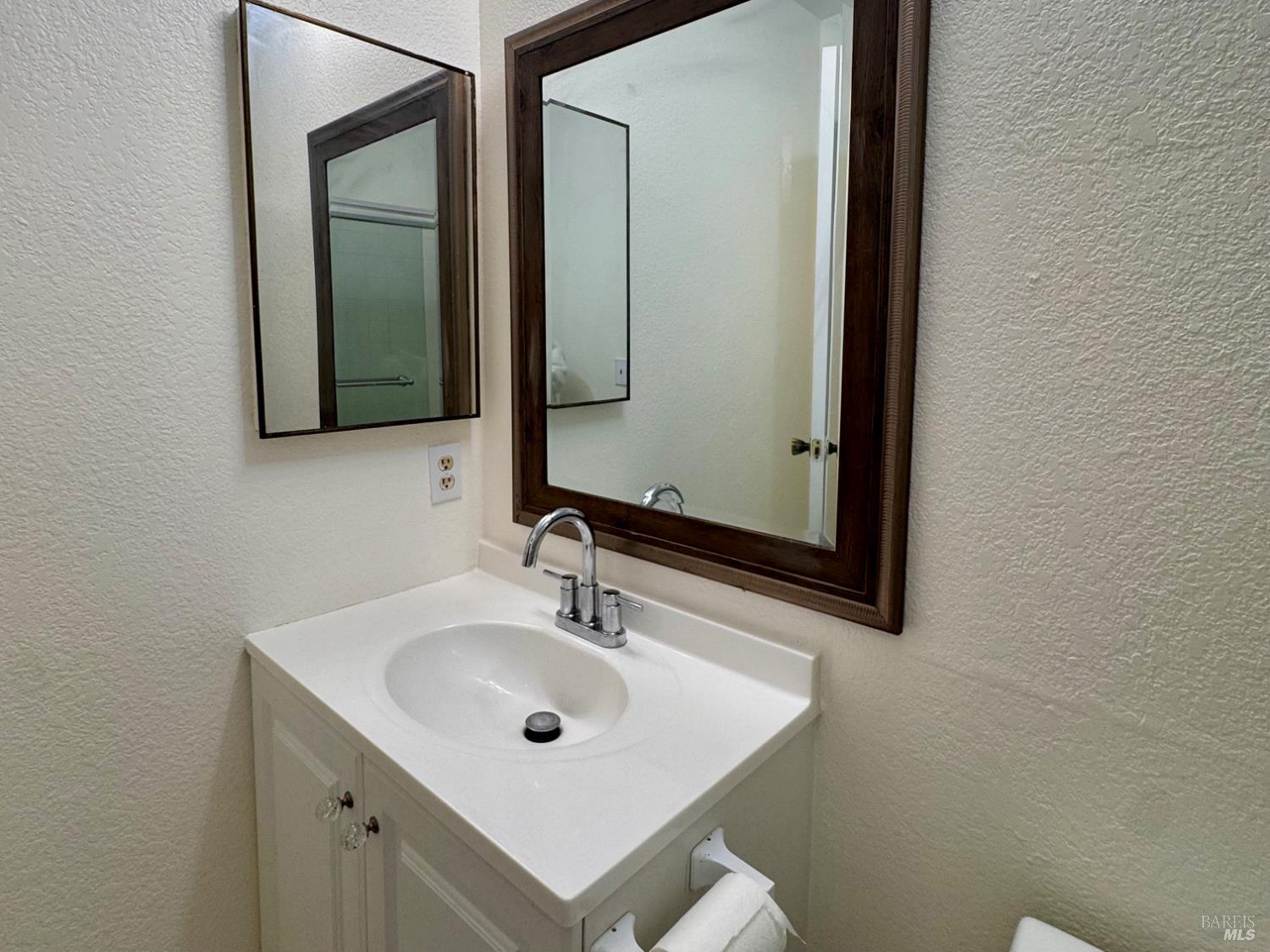 Detail Gallery Image 8 of 12 For 2890 Redwood Pkwy #6-1,  Vallejo,  CA 94591 - 2 Beds | 2 Baths