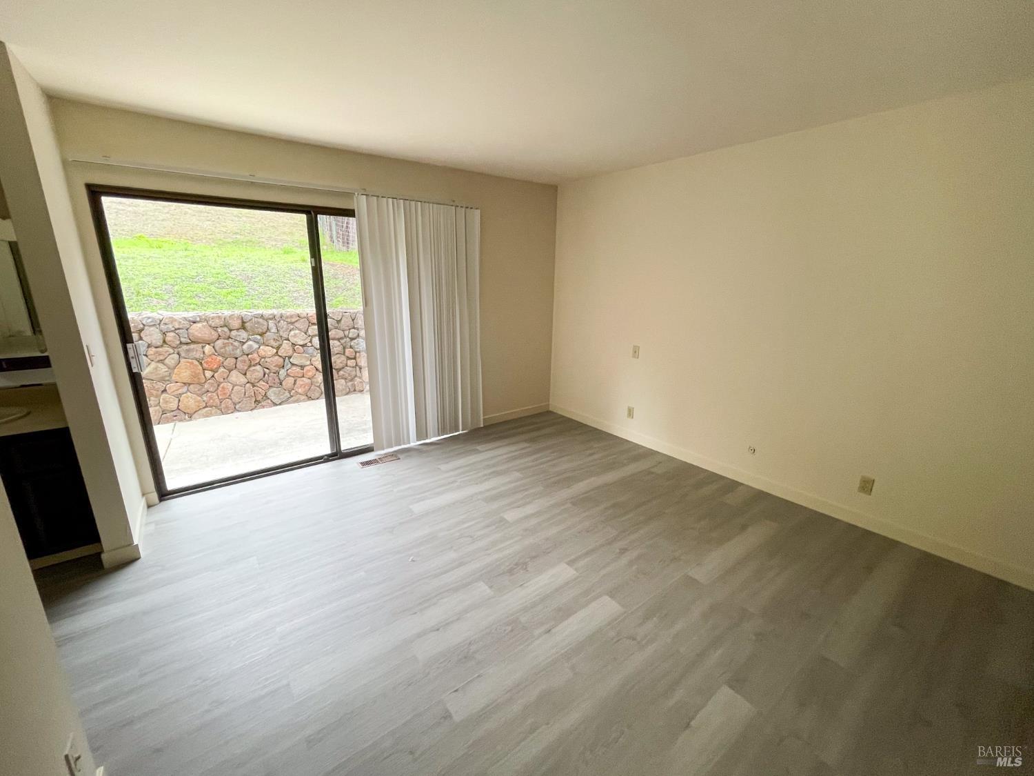 Detail Gallery Image 10 of 47 For 28 Shannon Ct, Novato,  CA 94949 - 4 Beds | 2 Baths