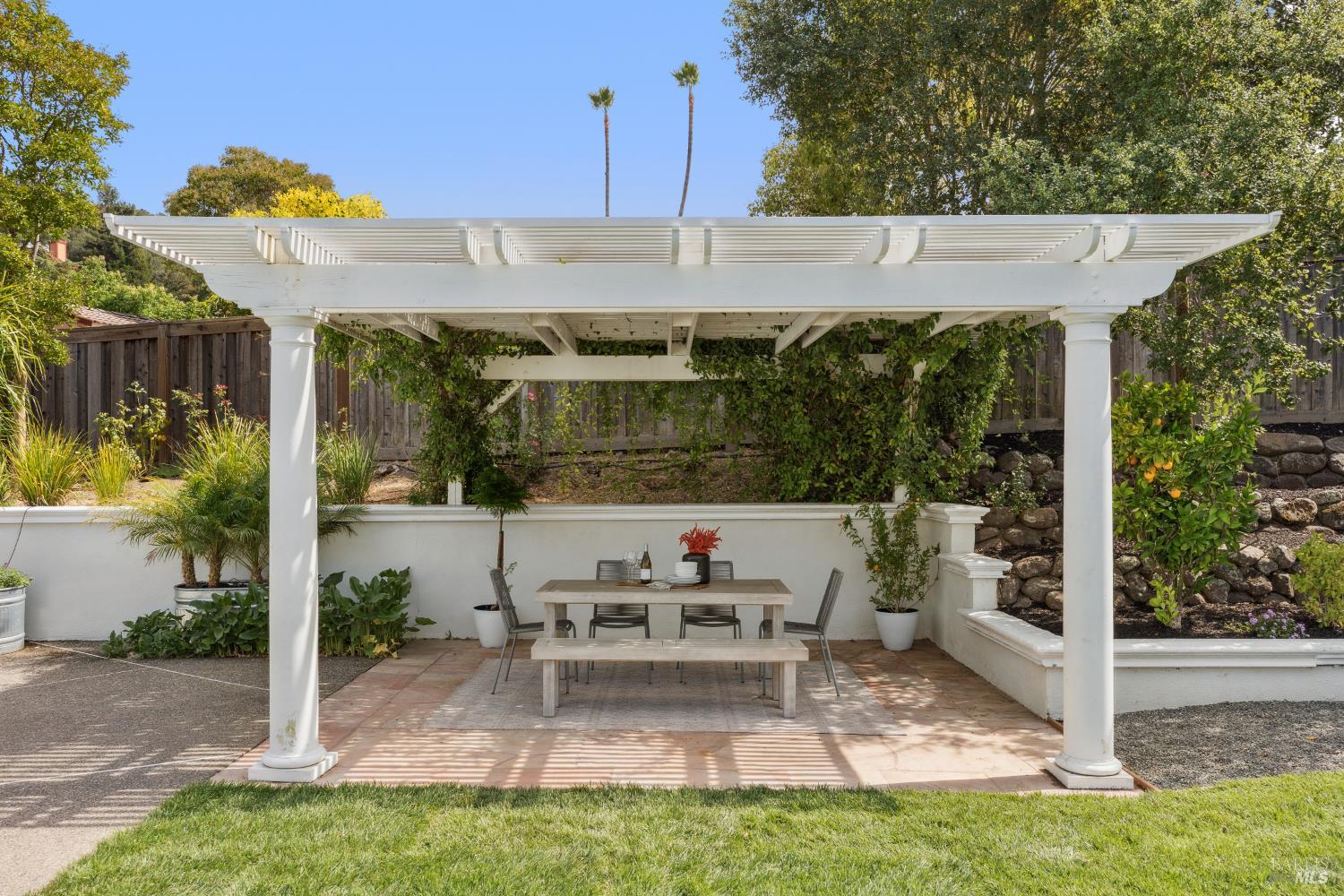 Detail Gallery Image 35 of 41 For 155 H Ln, Novato,  CA 94945 - 4 Beds | 4/1 Baths