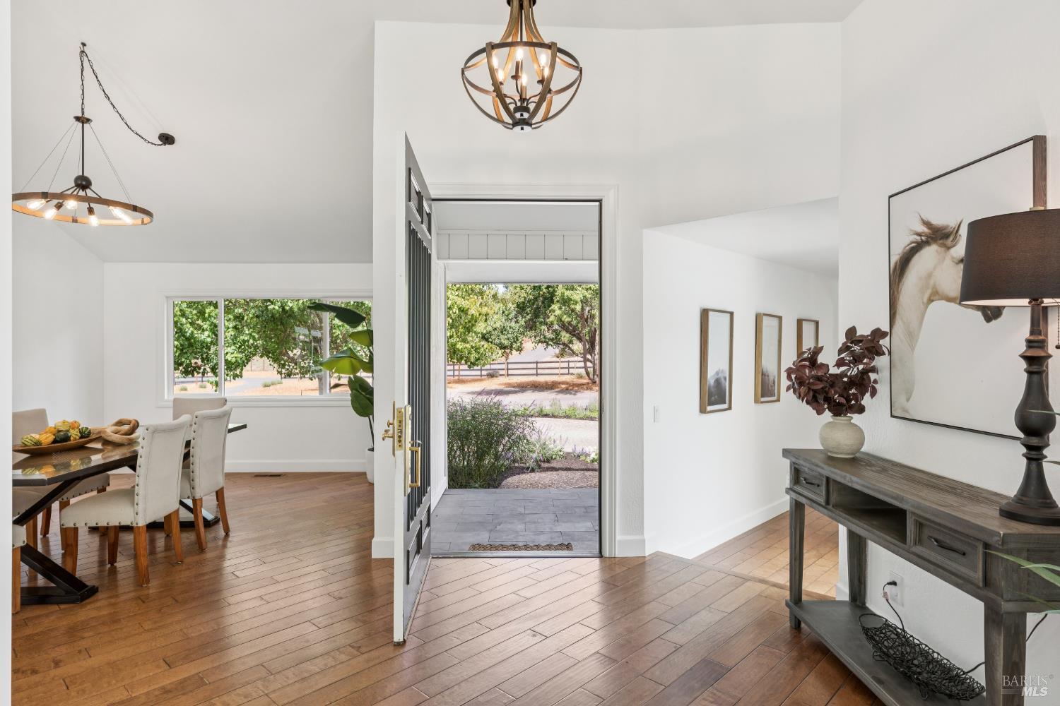 Detail Gallery Image 4 of 41 For 155 H Ln, Novato,  CA 94945 - 4 Beds | 4/1 Baths