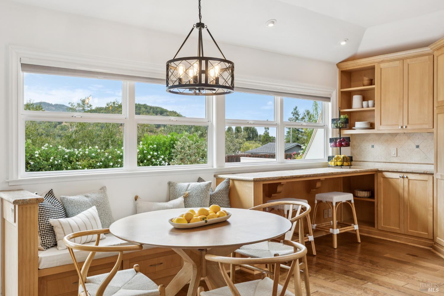 Detail Gallery Image 10 of 41 For 155 H Ln, Novato,  CA 94945 - 4 Beds | 4/1 Baths