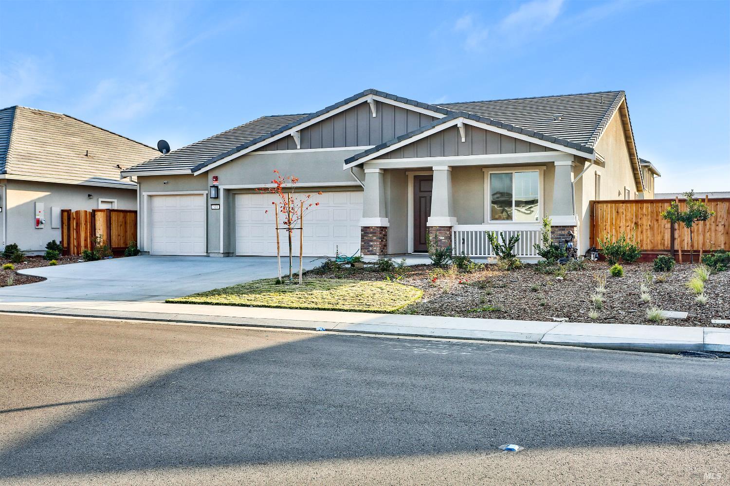 Detail Gallery Image 2 of 35 For 519 Leveler Dr, Vacaville,  CA 95687 - 4 Beds | 3 Baths