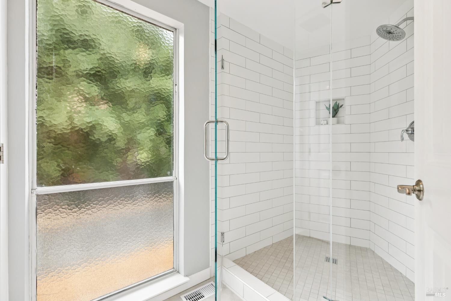 Detail Gallery Image 21 of 41 For 155 H Ln, Novato,  CA 94945 - 4 Beds | 4/1 Baths