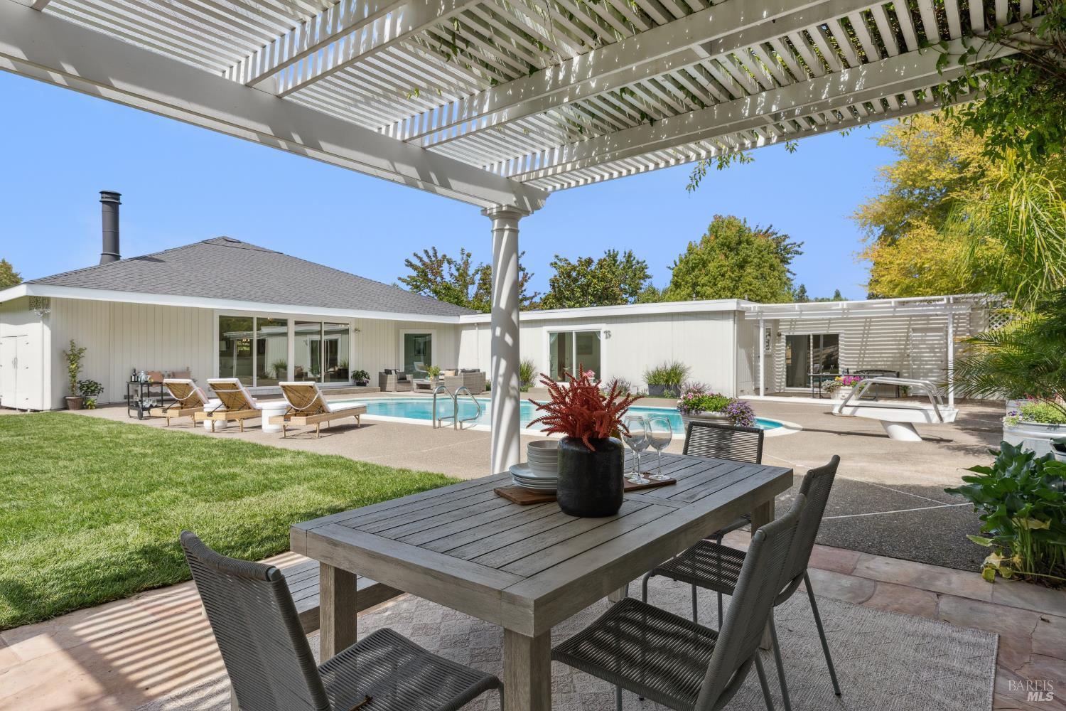 Detail Gallery Image 31 of 41 For 155 H Ln, Novato,  CA 94945 - 4 Beds | 4/1 Baths