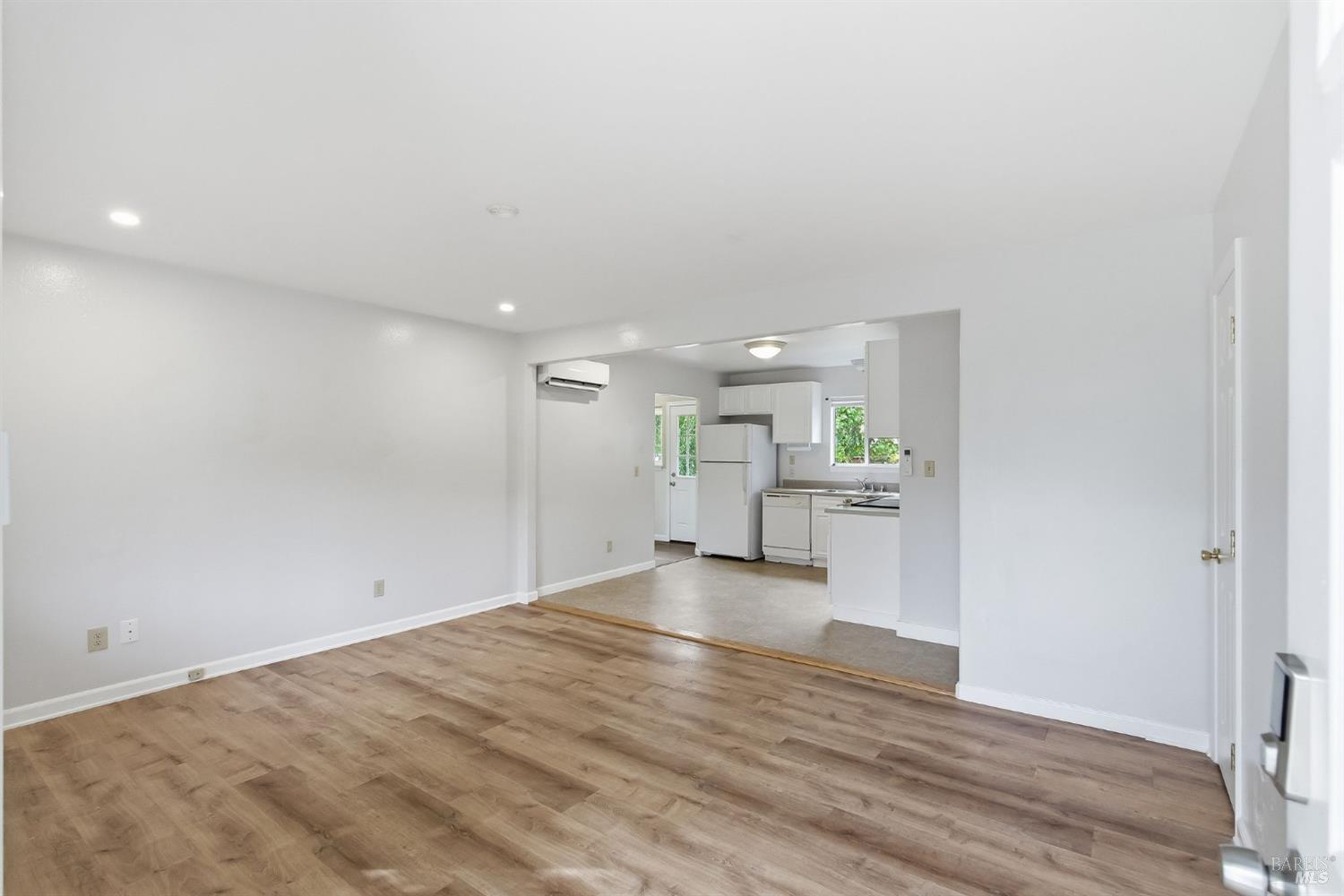 Detail Gallery Image 5 of 41 For 567 San Geronimo Valley Dr, San Geronimo,  CA 94963 - 4 Beds | 2 Baths