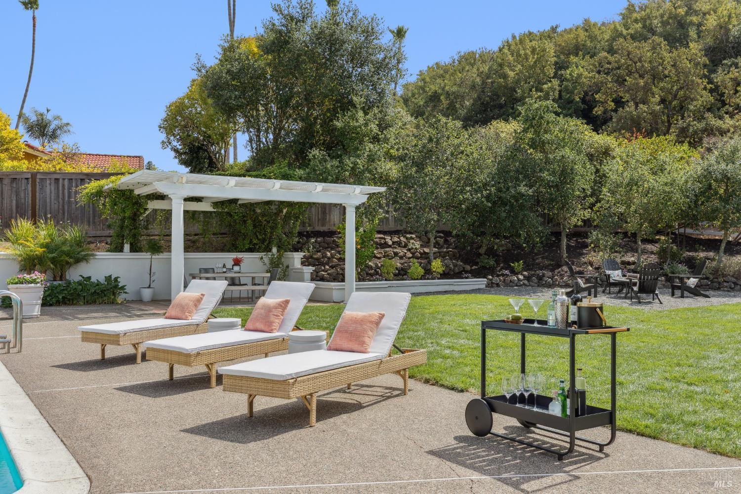 Detail Gallery Image 30 of 41 For 155 H Ln, Novato,  CA 94945 - 4 Beds | 4/1 Baths