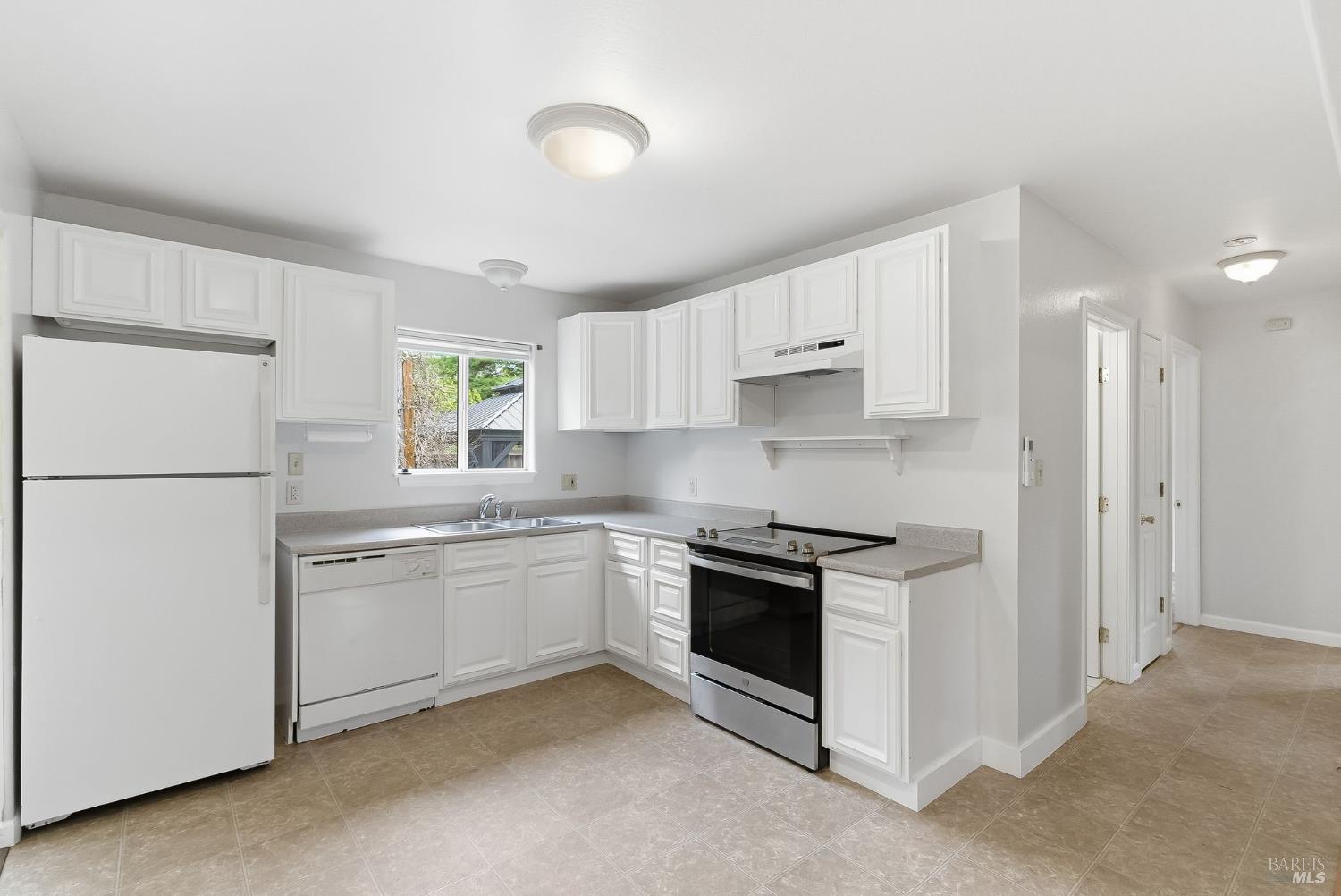 Detail Gallery Image 4 of 41 For 567 San Geronimo Valley Dr, San Geronimo,  CA 94963 - 4 Beds | 2 Baths