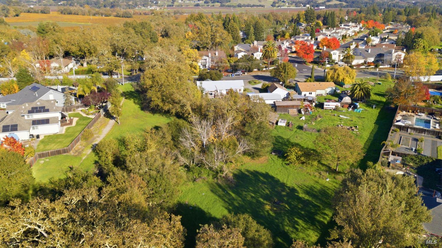 Detail Gallery Image 8 of 16 For 6283 Old Redwood Hwy, Santa Rosa,  CA 95403 - 4 Beds | 3 Baths