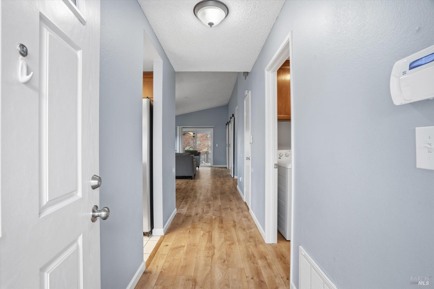 Detail Gallery Image 4 of 23 For 705 Starfish Dr, Vallejo,  CA 94591 - 3 Beds | 2 Baths