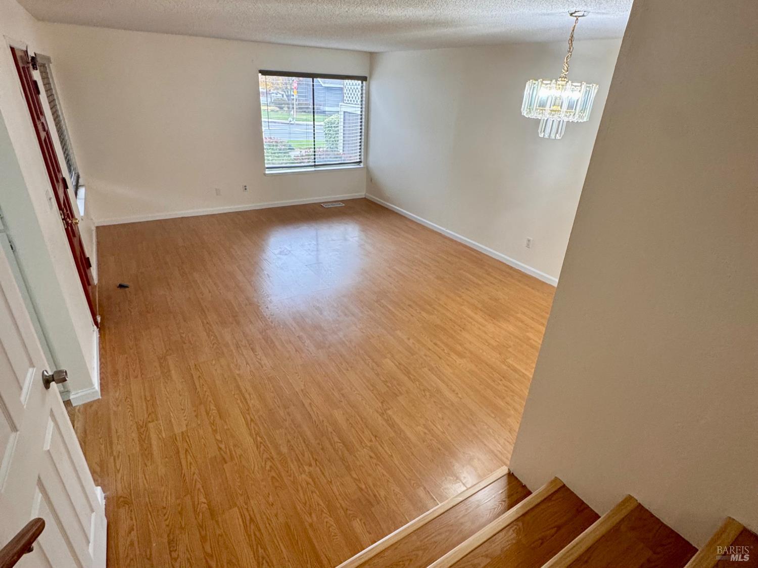 Detail Gallery Image 4 of 12 For 2890 Redwood Pkwy #6-1,  Vallejo,  CA 94591 - 2 Beds | 2 Baths