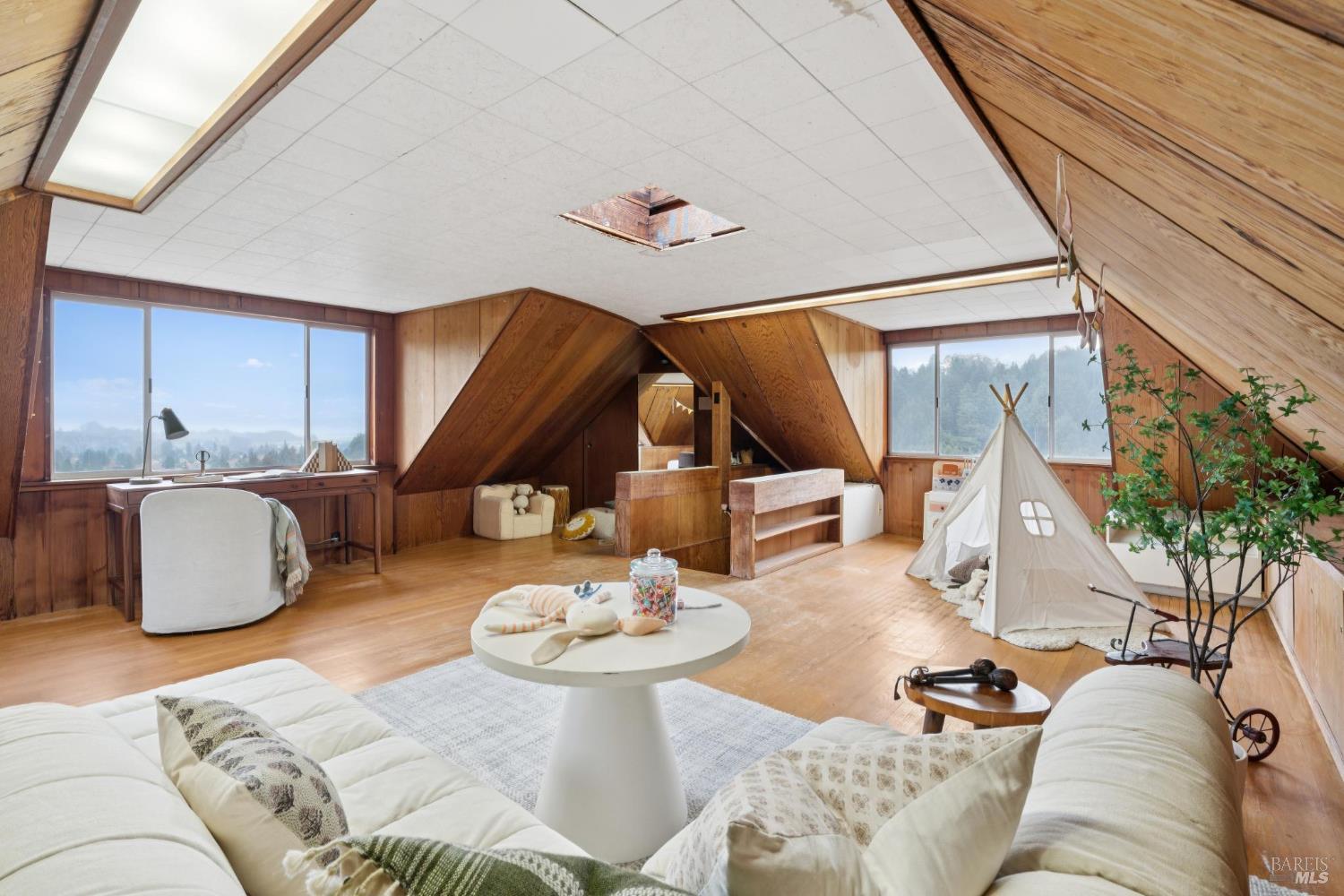 Detail Gallery Image 23 of 35 For 15 Tamalpais Ave, Mill Valley,  CA 94941 - 5 Beds | 2/1 Baths