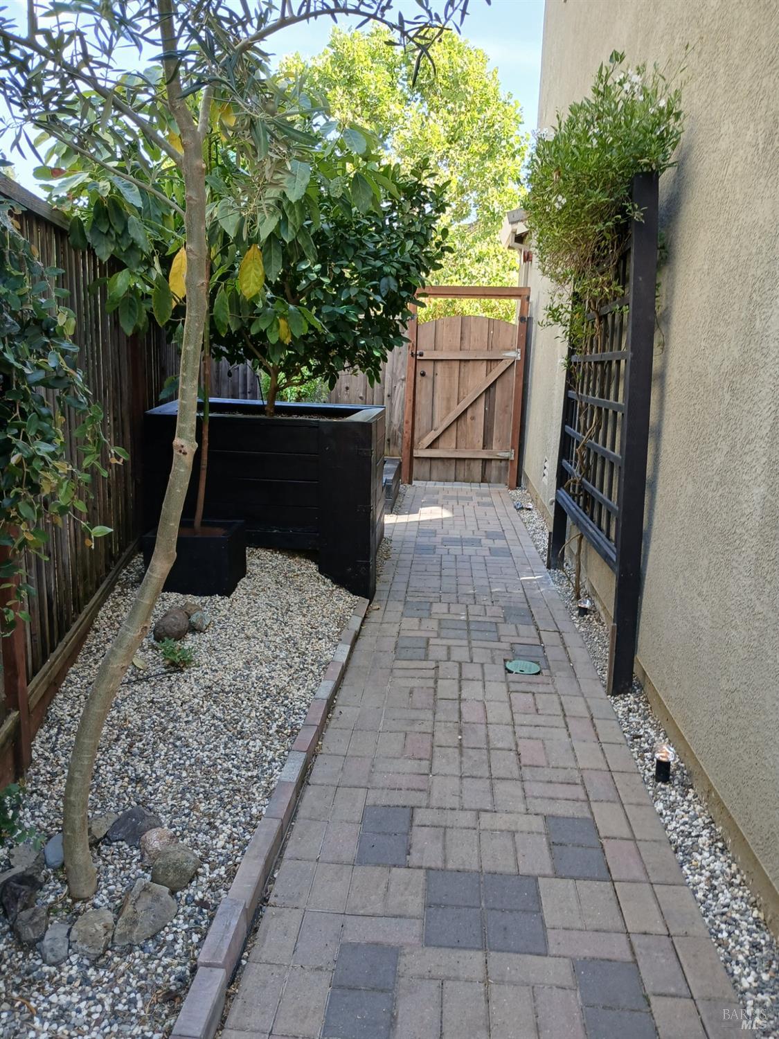 Detail Gallery Image 20 of 24 For 2022 Verbena Dr, Santa Rosa,  CA 95404 - 3 Beds | 2/1 Baths