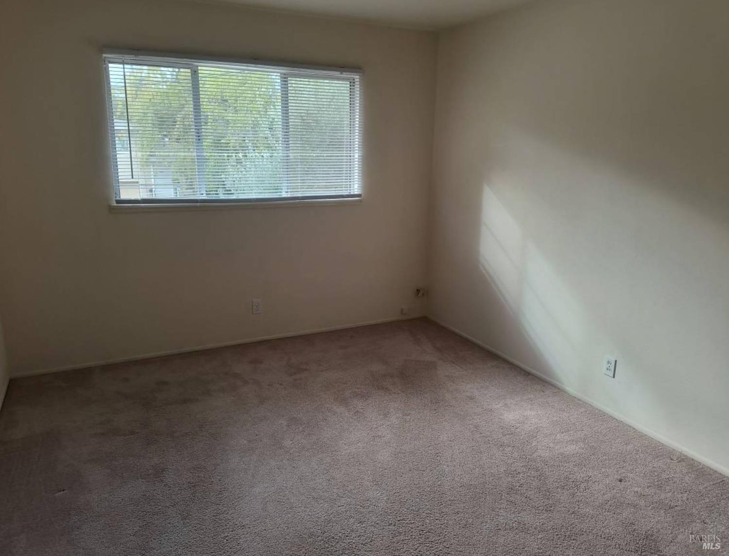 Detail Gallery Image 8 of 11 For 1308 Kaehler St #1319,  Novato,  CA 94945 - 4 Beds | 2 Baths