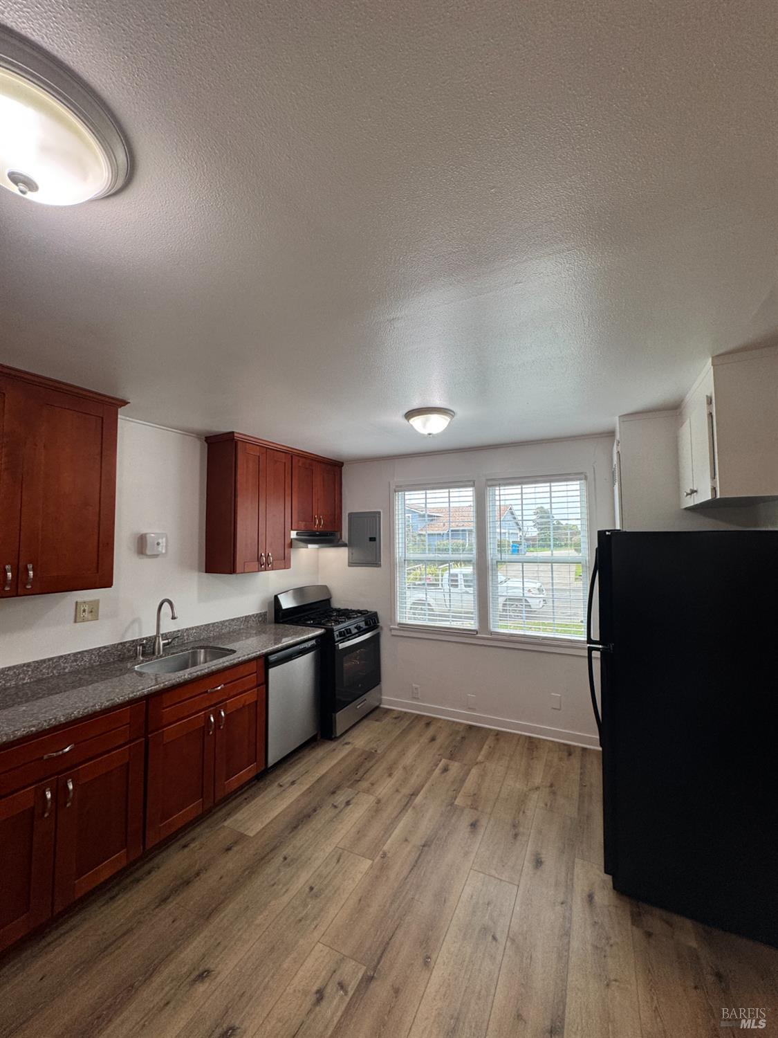 Detail Gallery Image 3 of 32 For 66 Parrott St, Vallejo,  CA 94590 - 3 Beds | 1 Baths