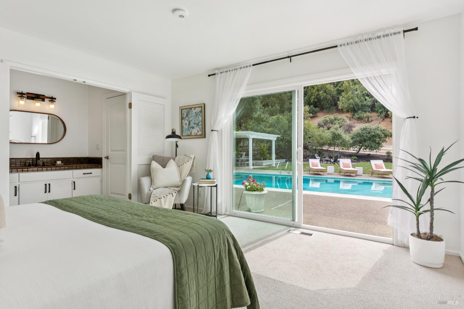 Detail Gallery Image 25 of 41 For 155 H Ln, Novato,  CA 94945 - 4 Beds | 4/1 Baths