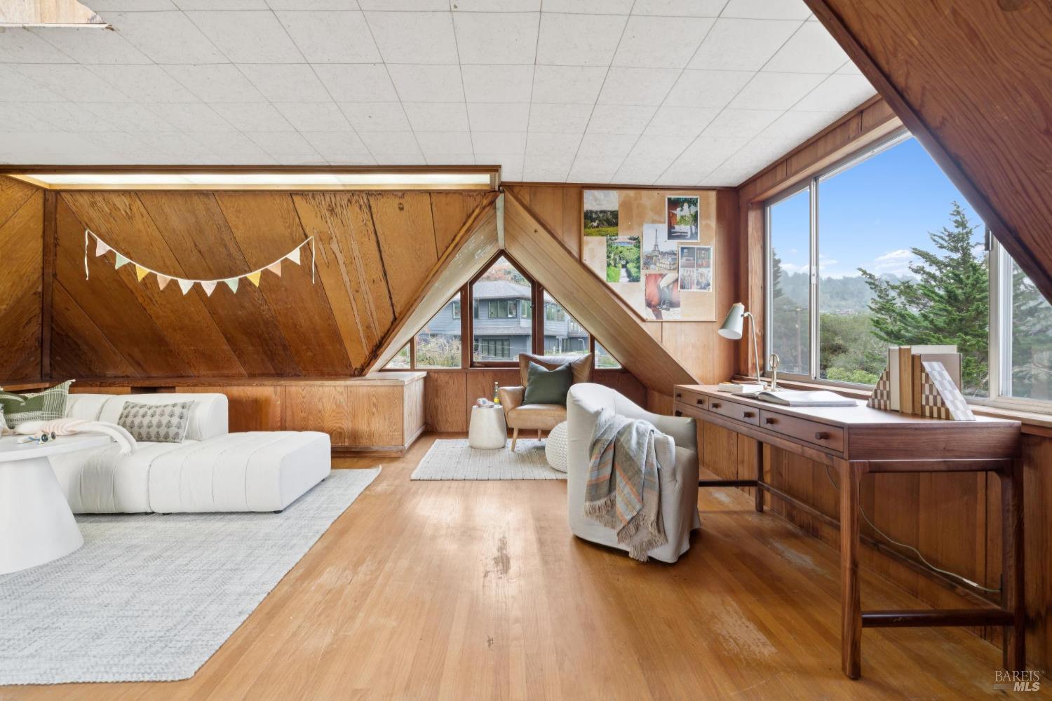 Detail Gallery Image 9 of 35 For 15 Tamalpais Ave, Mill Valley,  CA 94941 - 5 Beds | 2/1 Baths