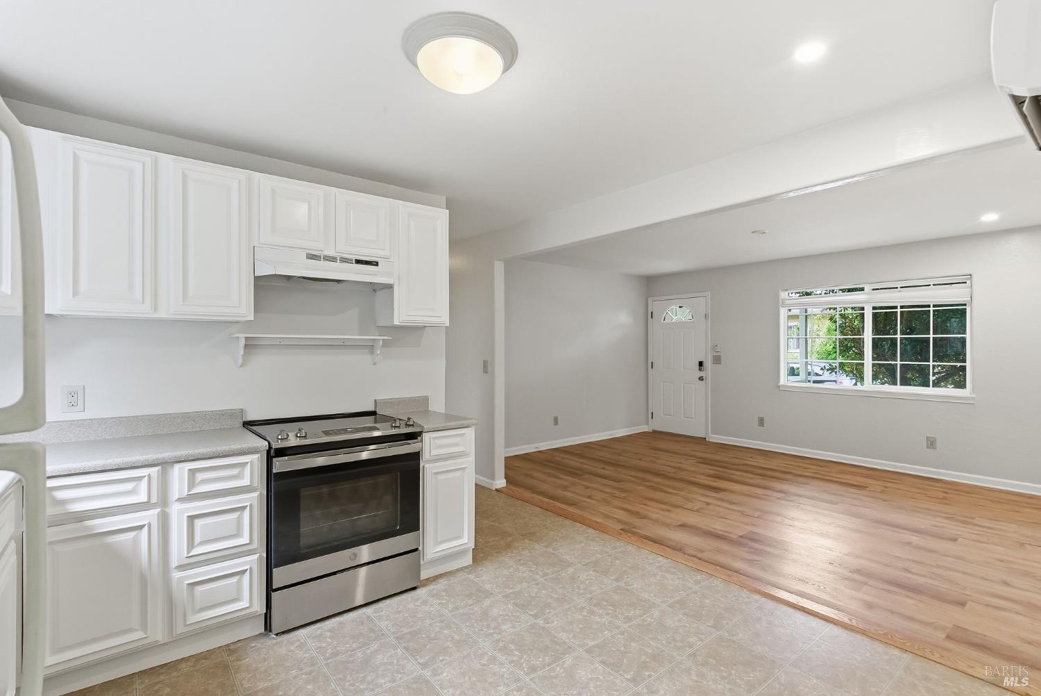 Detail Gallery Image 7 of 41 For 567 San Geronimo Valley Dr, San Geronimo,  CA 94963 - 4 Beds | 2 Baths