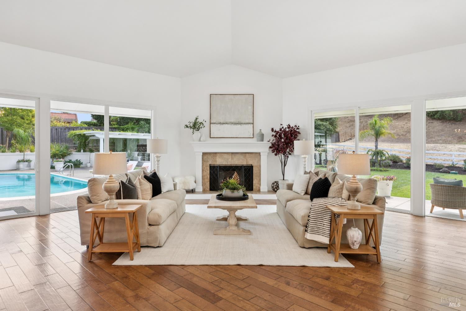 Detail Gallery Image 6 of 41 For 155 H Ln, Novato,  CA 94945 - 4 Beds | 4/1 Baths