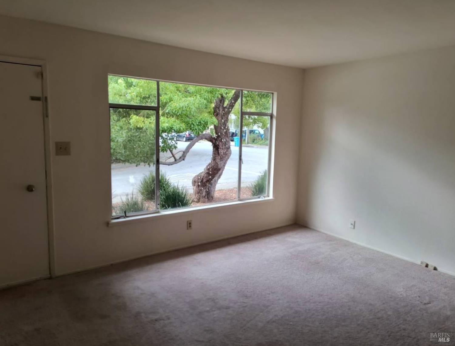 Detail Gallery Image 2 of 11 For 1308 Kaehler St #1319,  Novato,  CA 94945 - 4 Beds | 2 Baths