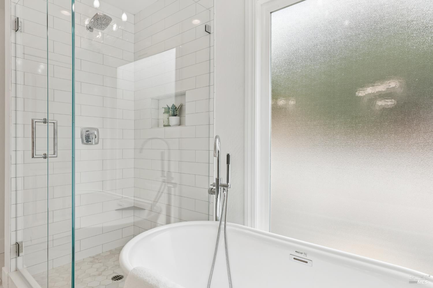 Detail Gallery Image 17 of 41 For 155 H Ln, Novato,  CA 94945 - 4 Beds | 4/1 Baths