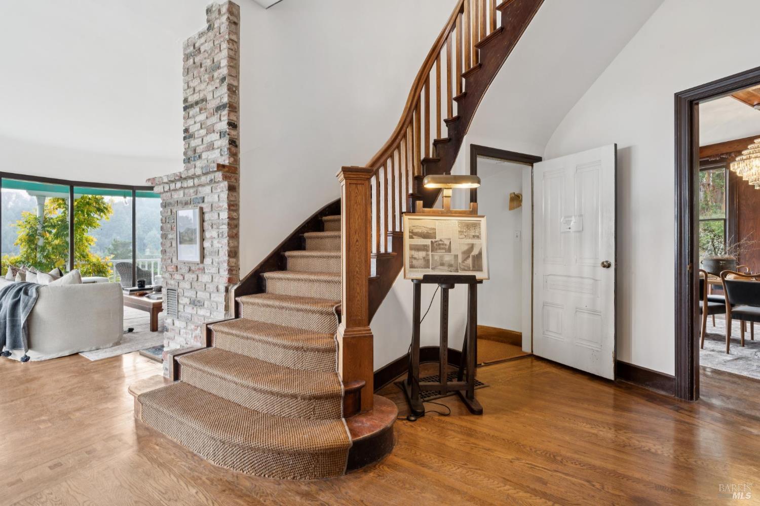 Detail Gallery Image 3 of 35 For 15 Tamalpais Ave, Mill Valley,  CA 94941 - 5 Beds | 2/1 Baths