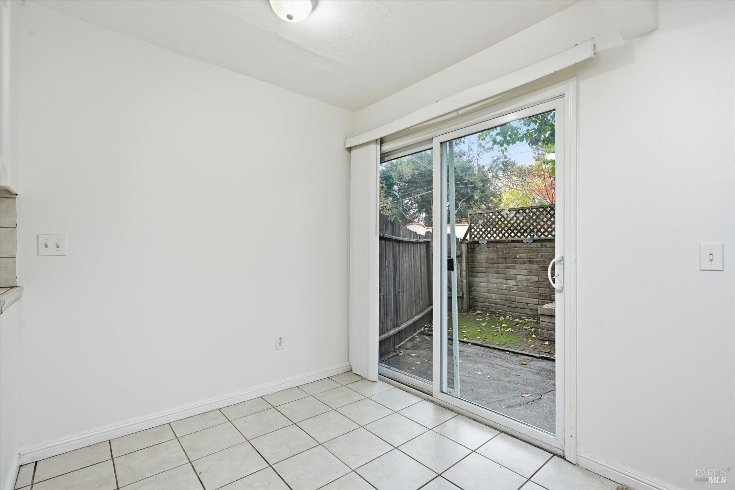 Detail Gallery Image 11 of 27 For 1213 Fair Oaks Ave, Santa Rosa,  CA 95404 - – Beds | – Baths