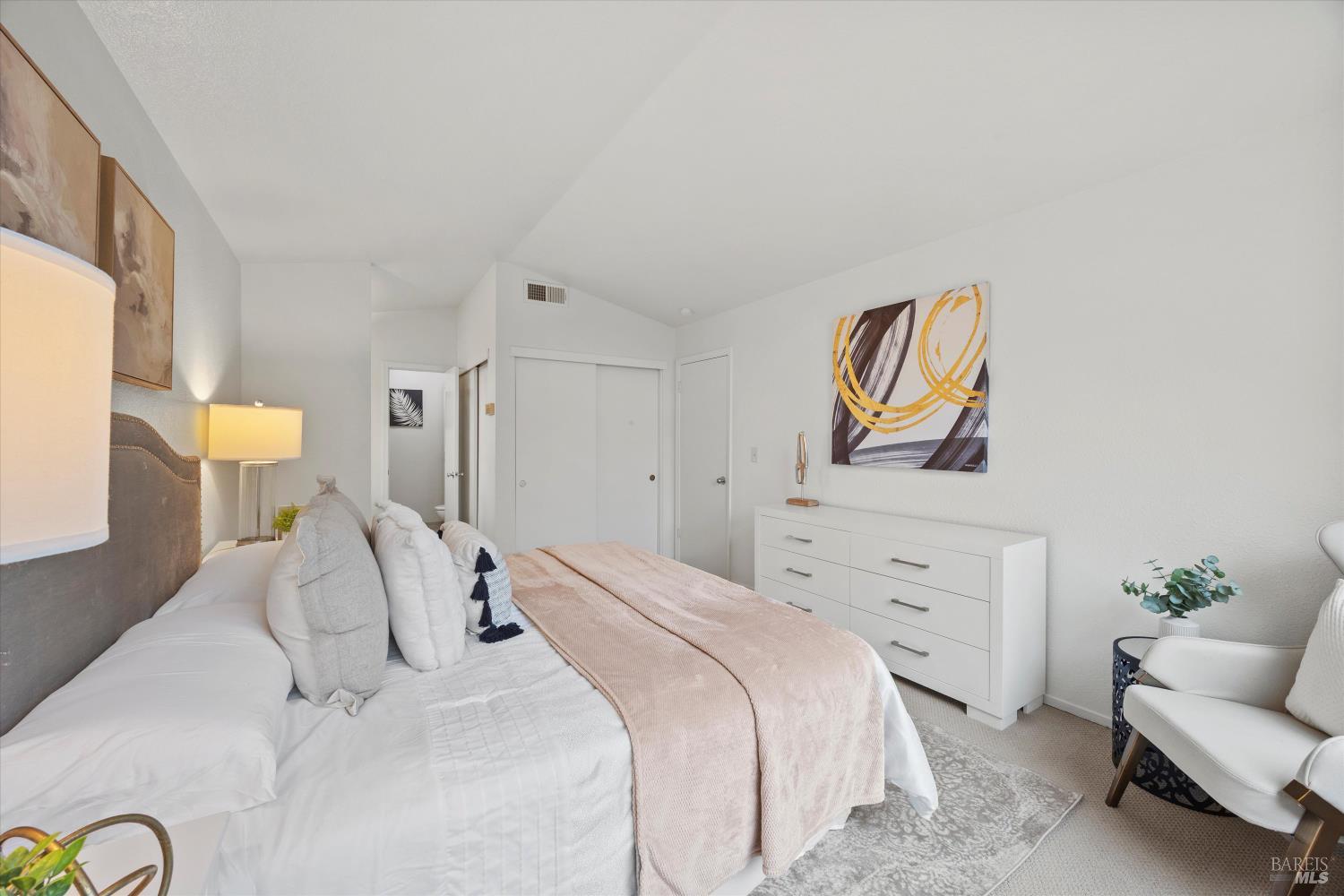 Detail Gallery Image 17 of 28 For 706 Peregrine Way, Vacaville,  CA 95687 - 3 Beds | 2/1 Baths