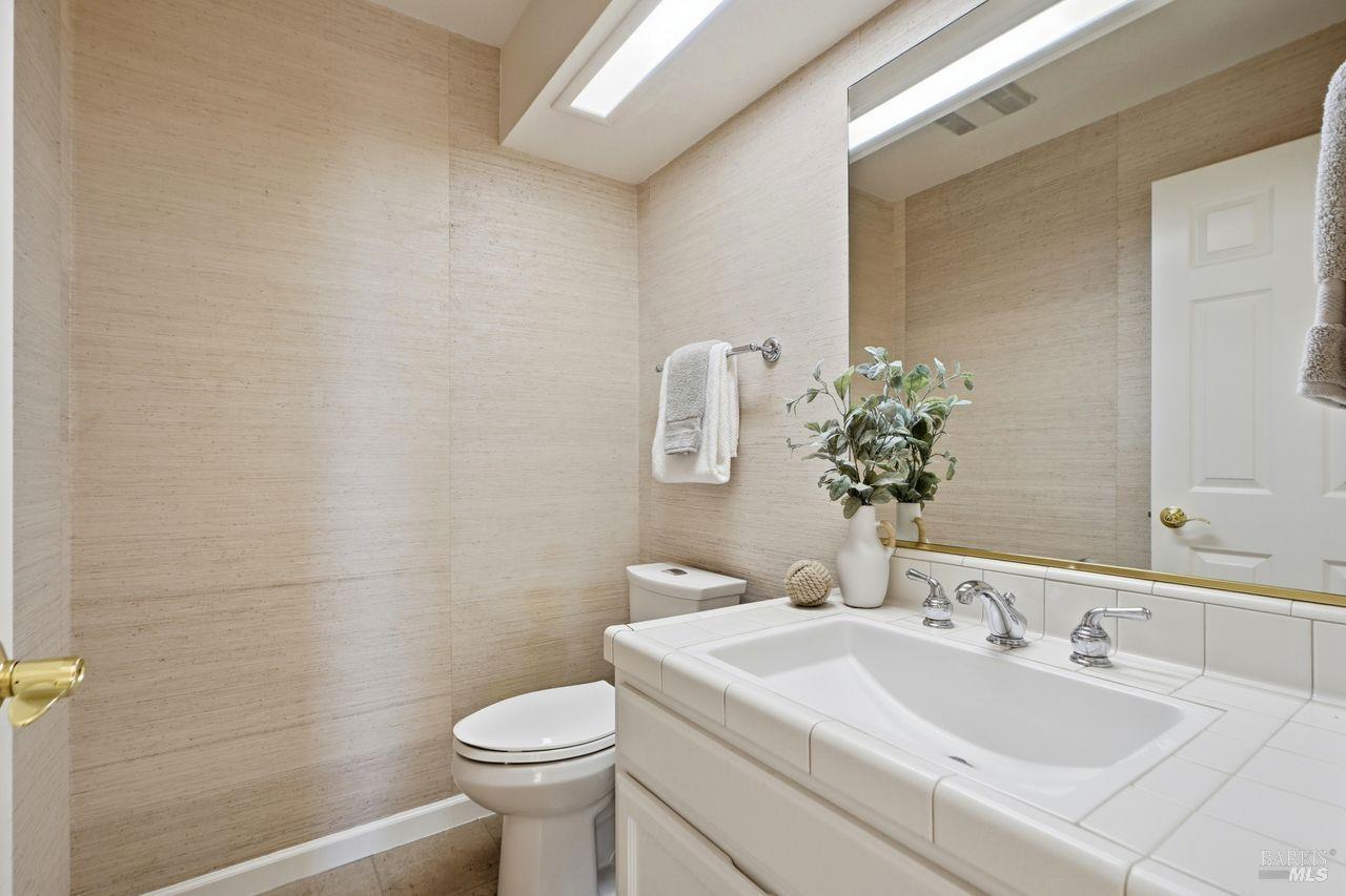 Detail Gallery Image 28 of 34 For 2125 Stonefield Ln, Santa Rosa,  CA 95403 - 2 Beds | 2/1 Baths