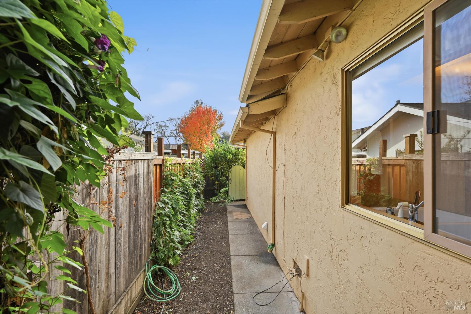 Detail Gallery Image 31 of 38 For 220 Cedar Cir, Healdsburg,  CA 95448 - 2 Beds | 2 Baths