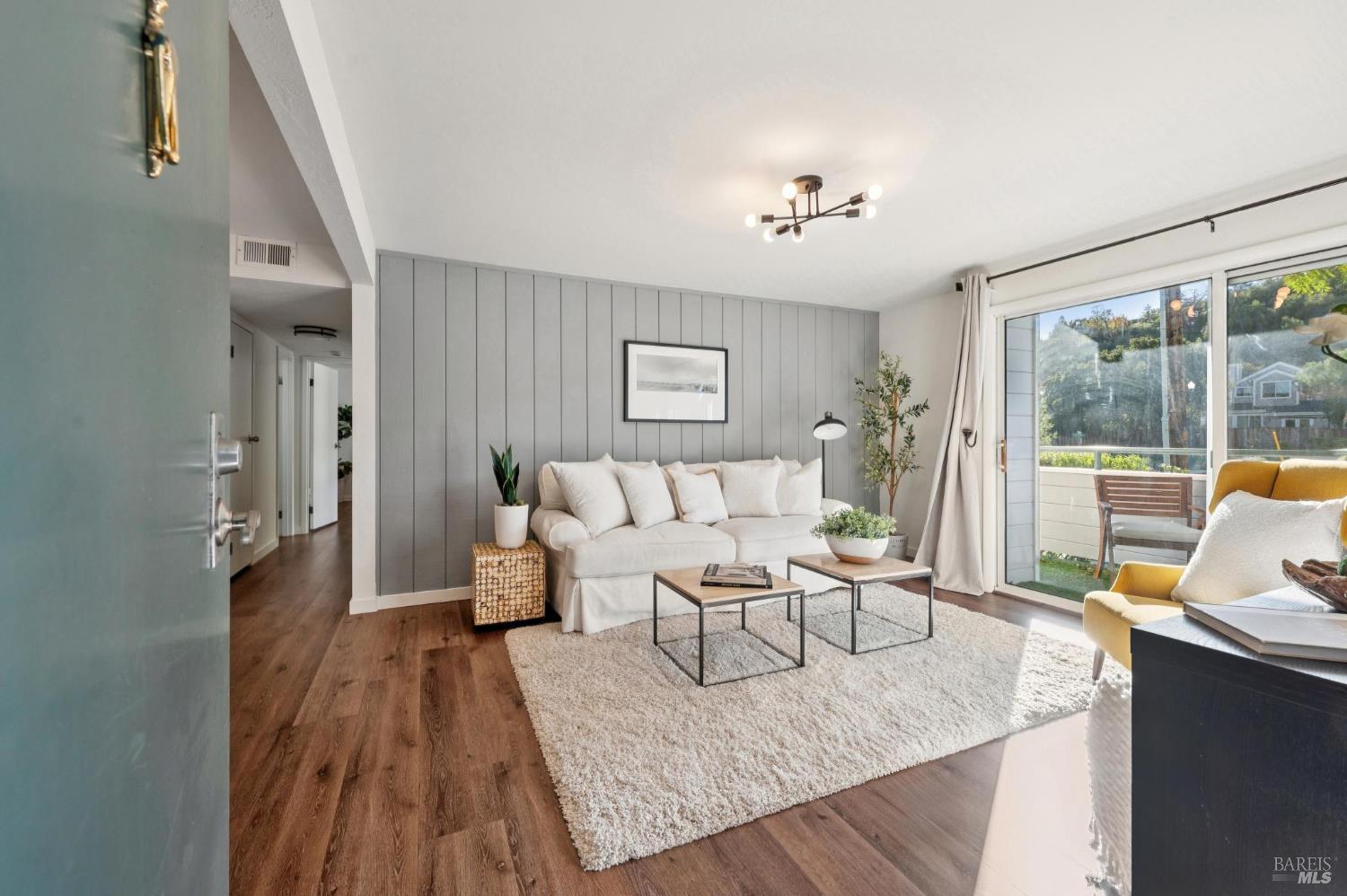 Detail Gallery Image 5 of 30 For 310 Larkspur Plaza Dr, Larkspur,  CA 94939 - 2 Beds | 1 Baths