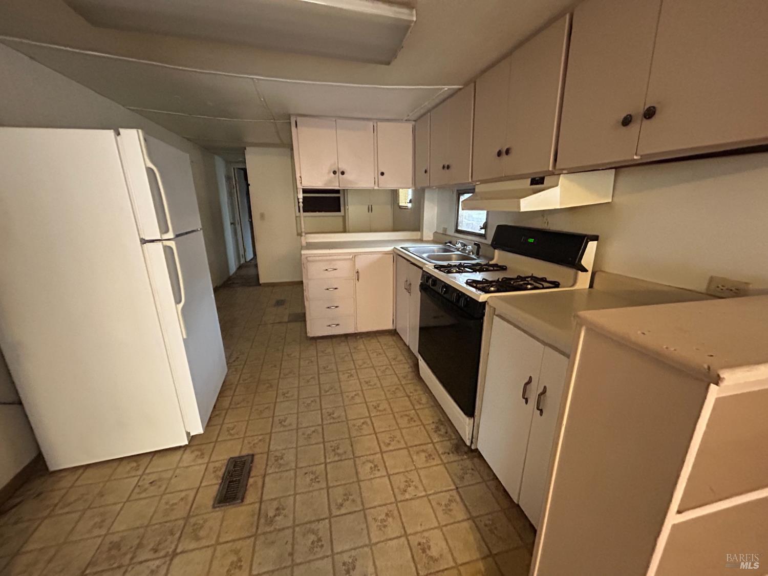 Detail Gallery Image 3 of 12 For 1427 W Texas St B 07, Fairfield,  CA 94533 - 1 Beds | 1 Baths