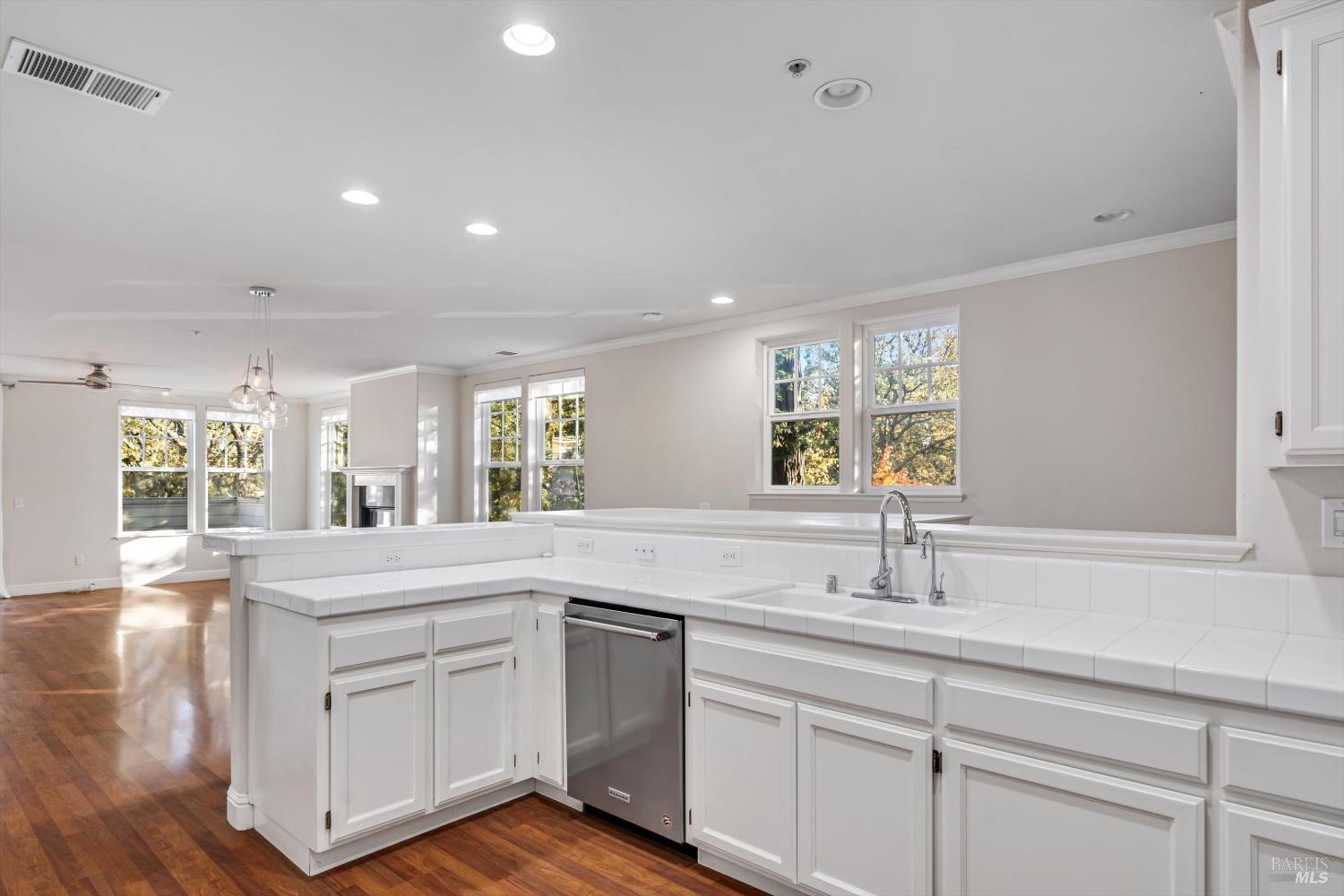 Detail Gallery Image 10 of 28 For 772 Mcclelland Dr, Windsor,  CA 95492 - 3 Beds | 2/1 Baths