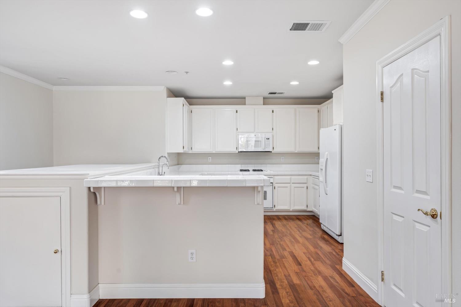 Detail Gallery Image 8 of 28 For 772 Mcclelland Dr, Windsor,  CA 95492 - 3 Beds | 2/1 Baths