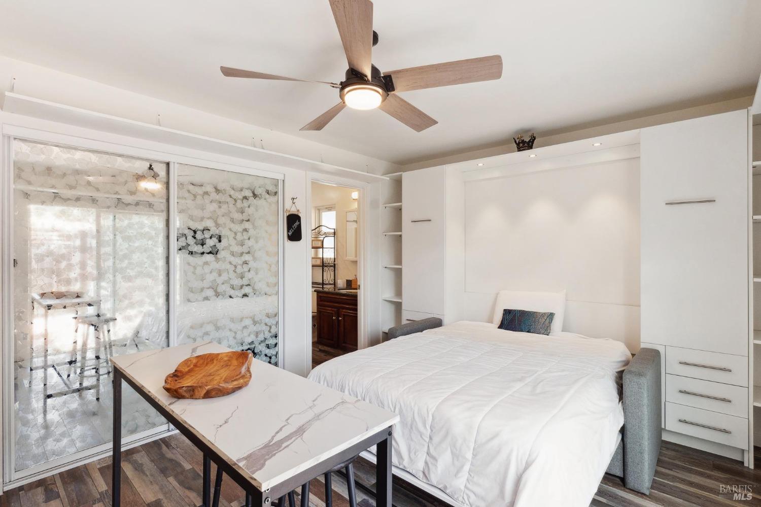 Detail Gallery Image 8 of 16 For 582 Fernando Dr a,  Novato,  CA 94945 - 0 Beds | 1 Baths