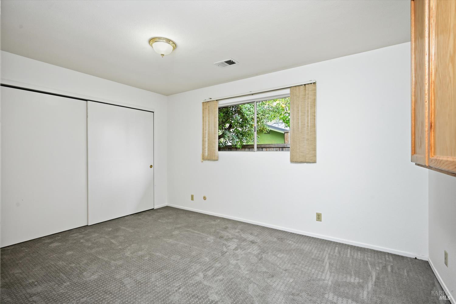 Detail Gallery Image 19 of 38 For 220 Cedar Cir, Healdsburg,  CA 95448 - 2 Beds | 2 Baths